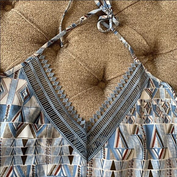 ‎Geometric Patterned Trapeze Halter Top - Picture 11 of 14